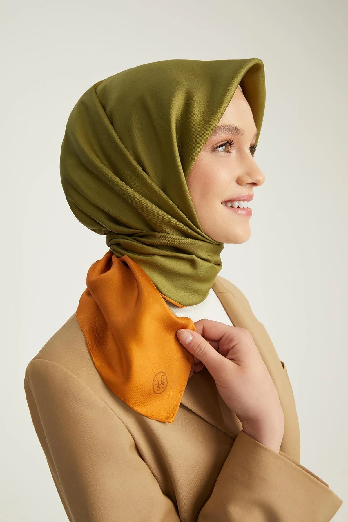 DÜZ ÇİFT TARAFLI TWILL İPEK EŞARP görseli 2