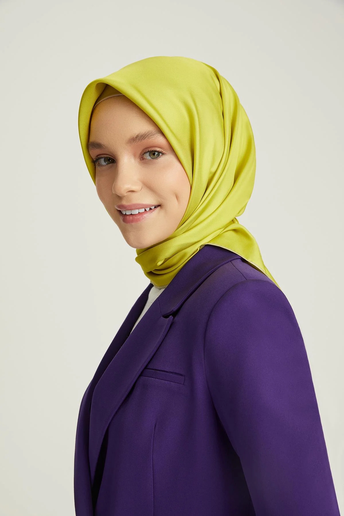 DÜZ ÇİFT TARAFLI TWILL İPEK EŞARP görseli 2