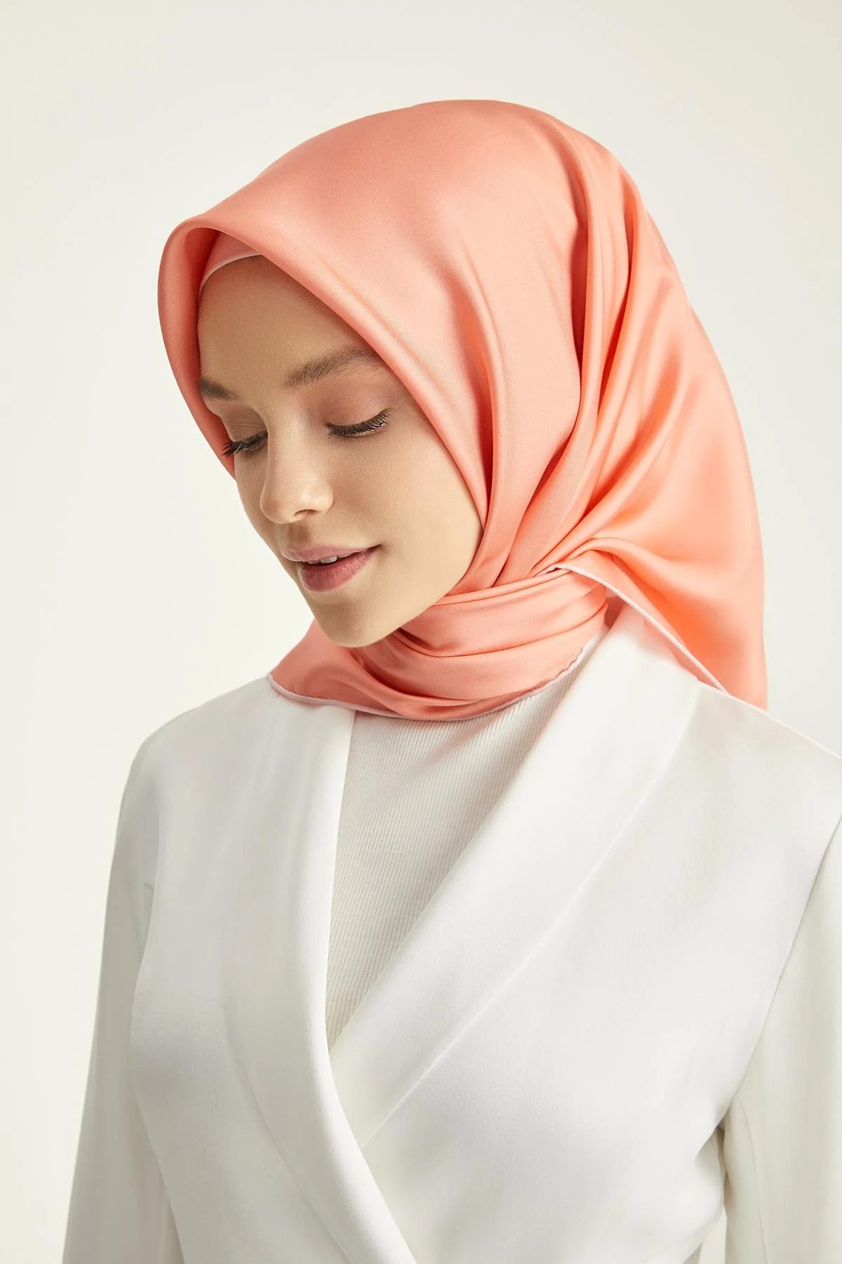 DÜZ ÇİFT TARAFLI TWILL İPEK EŞARP görseli 2