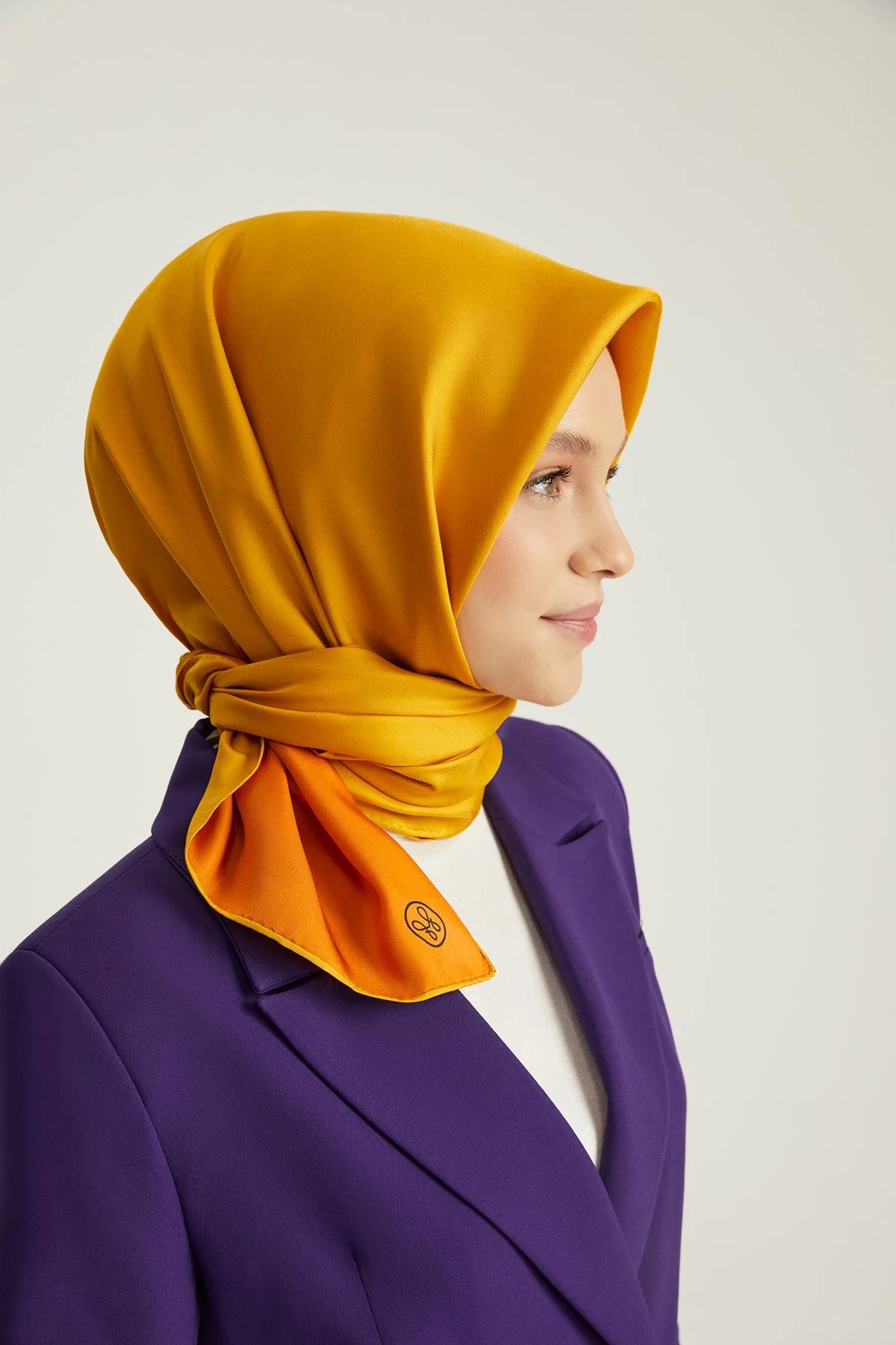 DÜZ ÇİFT TARAFLI TWILL İPEK EŞARP görseli 2