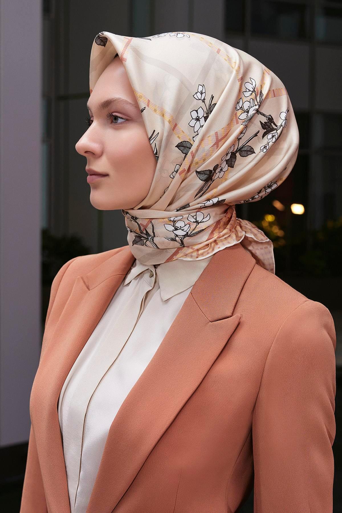 Poanes Bahar Dalı Desenli Twill İpek Eşarp görseli 3