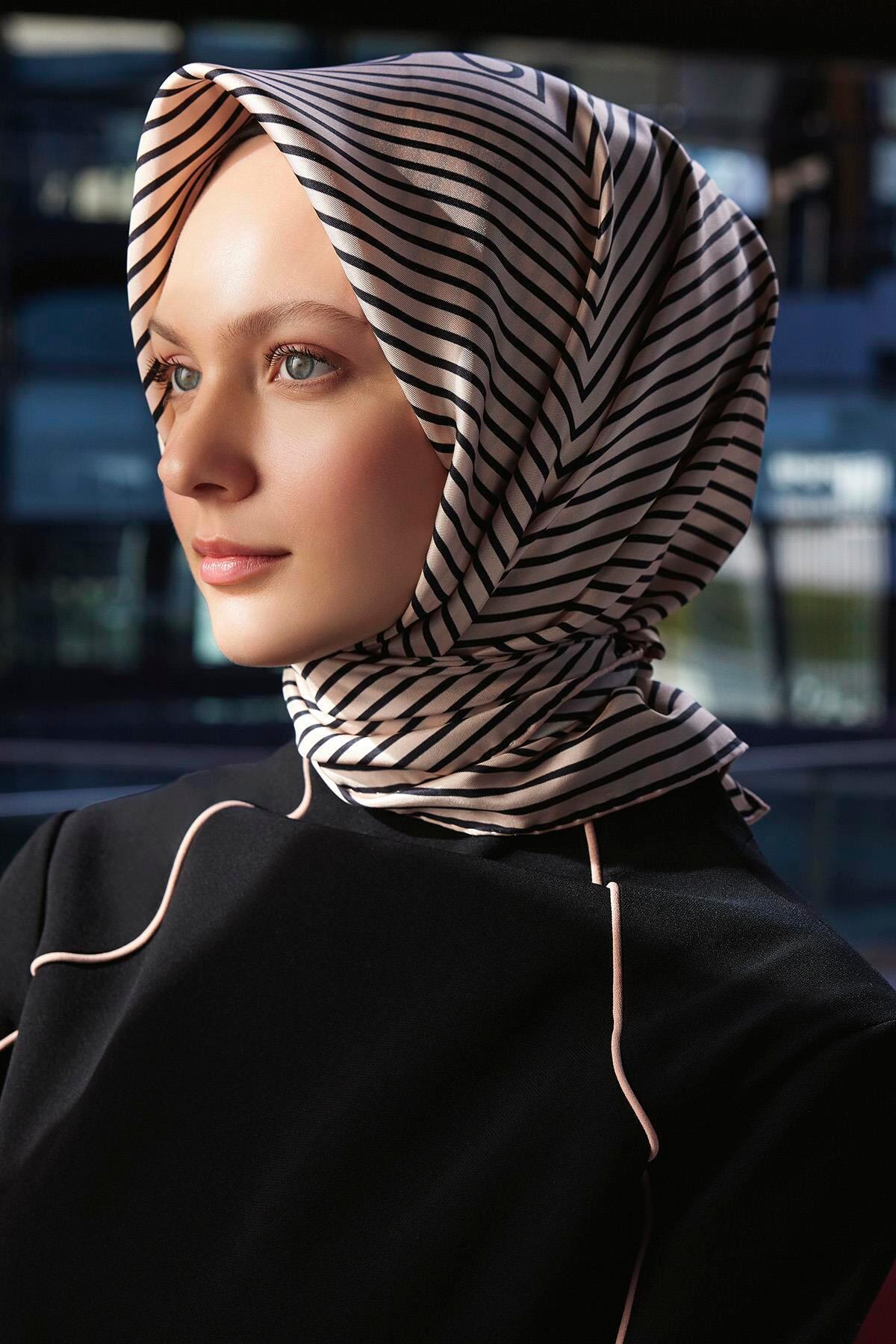 Poanes Linea Desenli Twill İpek Eşarp görseli 2