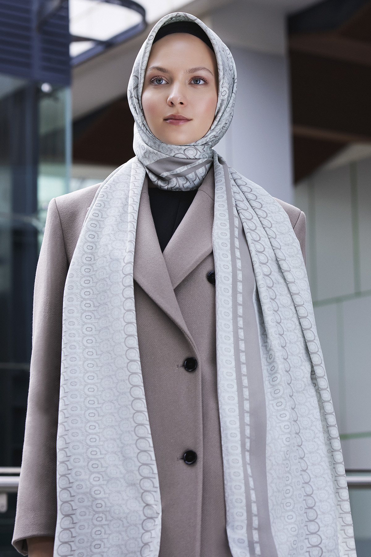 Poanes Monogram Desenli Twill İpek Eşarp görseli 3